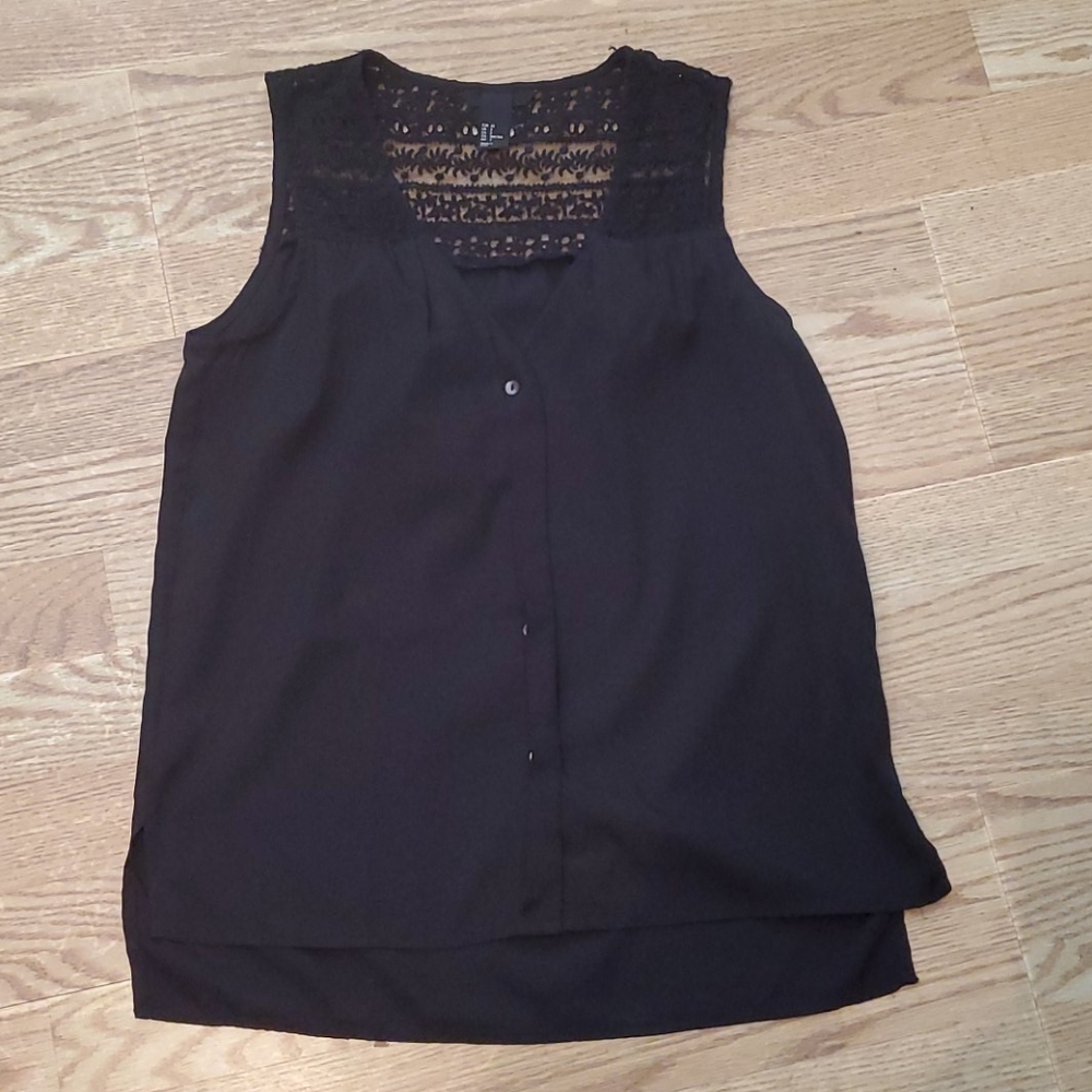H&M woman black buttoned up blouse size 2